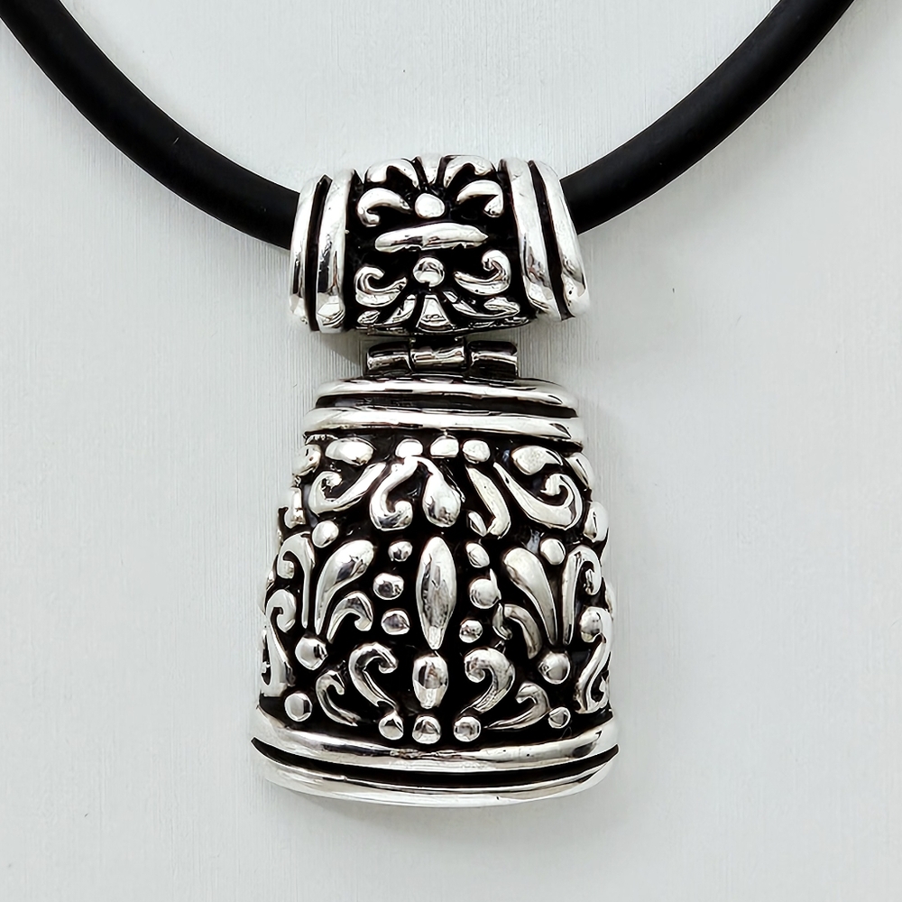 Silpada Super Rare Sterling Silver Filigree Oxidized Hinged Pendant S0838